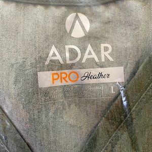 NWT ADAR PRO SET IN HEATHER OLIVE. JOGGER STYLE PANT. SIZE LARGE SET